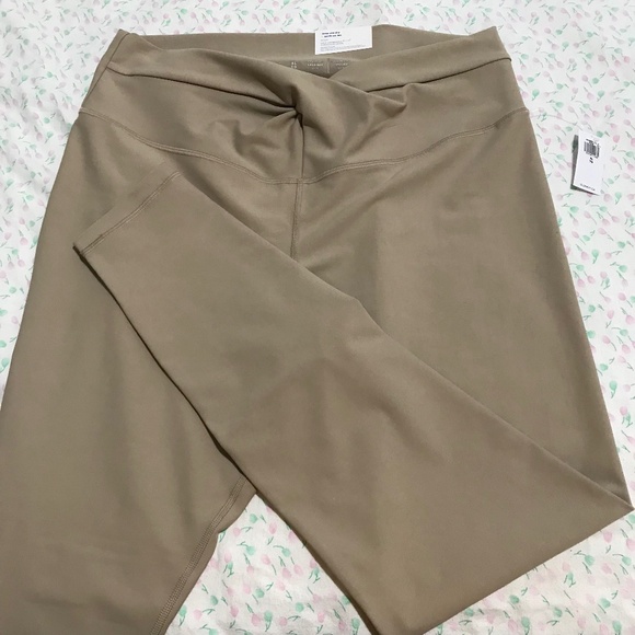 NWT Old Navy Extra High-Waisted PowerSoft Twist-Front Leggings XL Savanna Grass - Picture 1 of 16